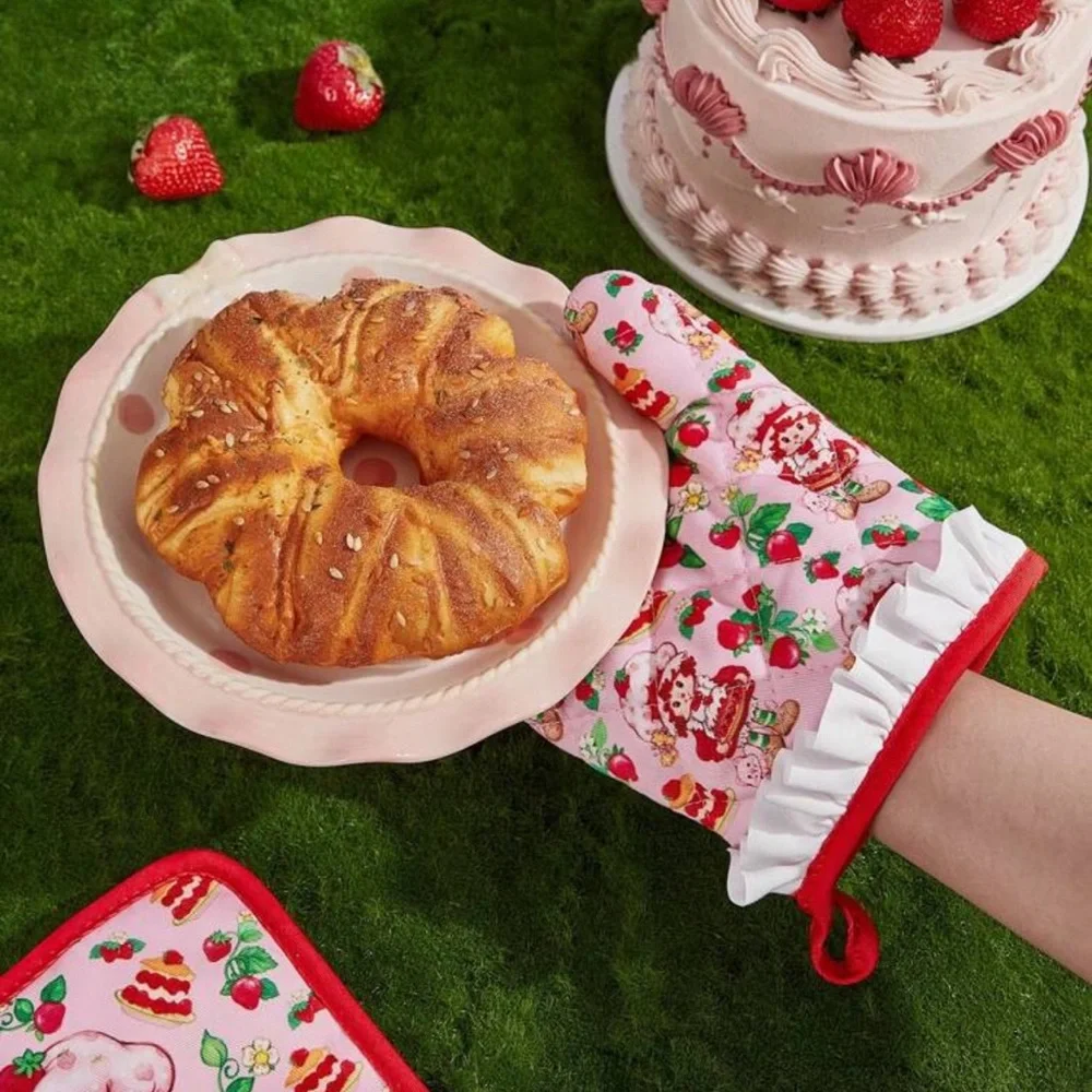 Strawberry Shortcake Print Oven Mitt - Cute Kitchen Linen